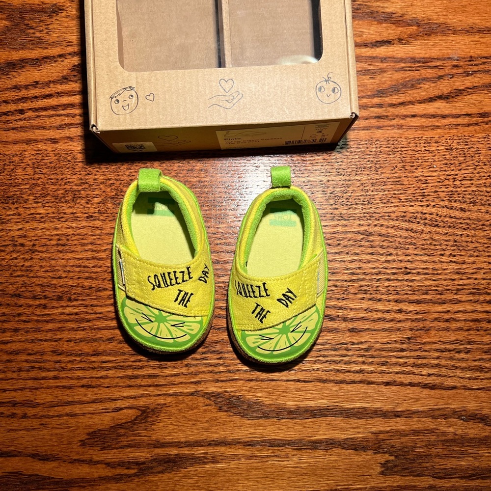 Toms baby shoe size 3 “squeeze the day” NIB